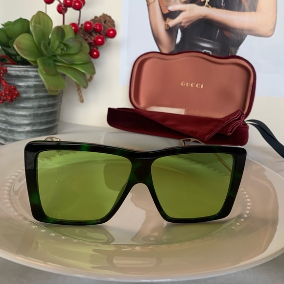 Gucci Accessories - Gucci oversized square sunglasses